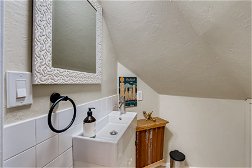 23 2nd Floor Bathroom.jpg